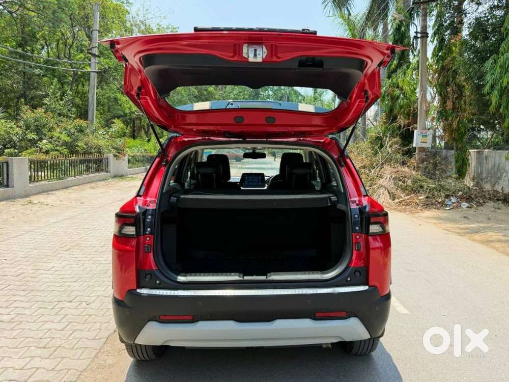 Maruti Suzuki Brezza 1.5 Zxi At Smart Hybrid Dual Tone, 2023, Petrol