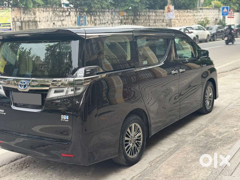 Toyota Vellfire 2.5 Executive Lounge, 2020, Petrol