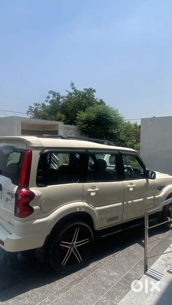 Mahindra Scorpio S5 Has Good Condition, New Tires And Wheels
