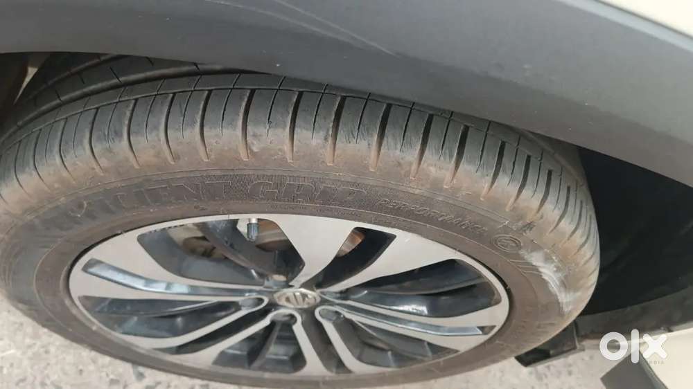 Mg Hector Plus 2022 Petrol 10000 Km Driven