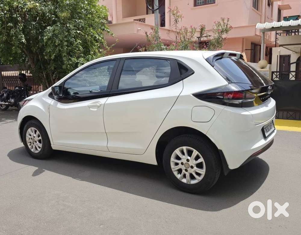 Tata Altroz 1.2 Xe, 2021, Petrol