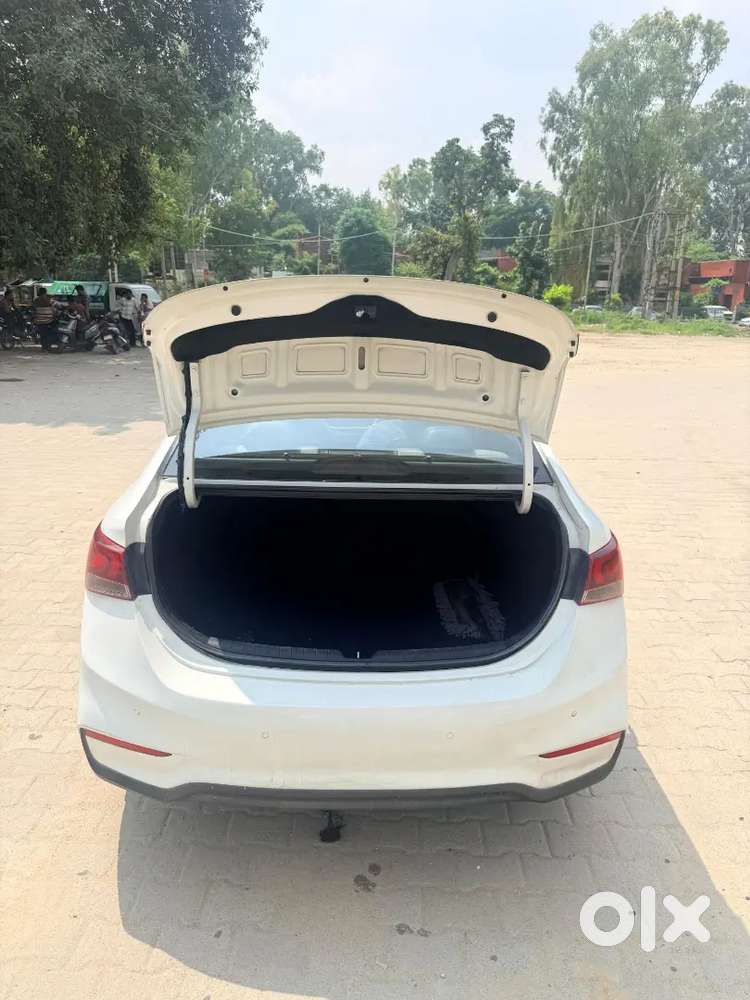2018 Hyundai Verna Sx(o) Diesel Manual | White
