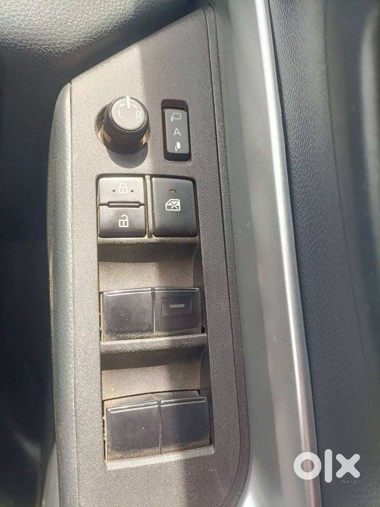 Toyota Innova Hycross 2.0 Zx Hybrid 7 Str, 2024, Petrol