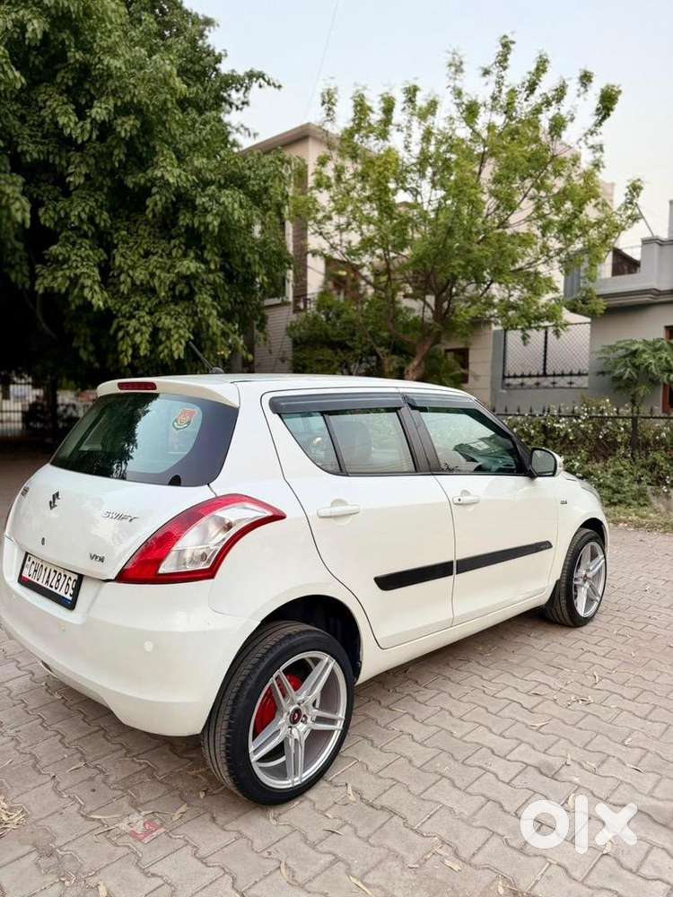 Maruti Suzuki Swift Vdi Diesel In Brand New Condition Brand New Alloy