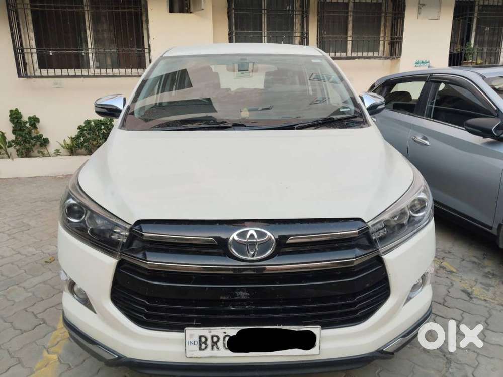 Toyota Innova Crysta 2.8 Touring Sport.