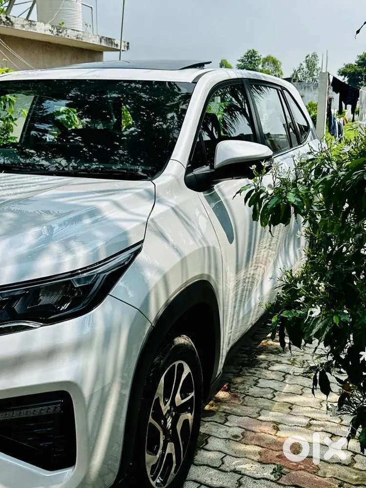 Maruti Suzuki Invicto 2025 Petrol 19000 Km Driven