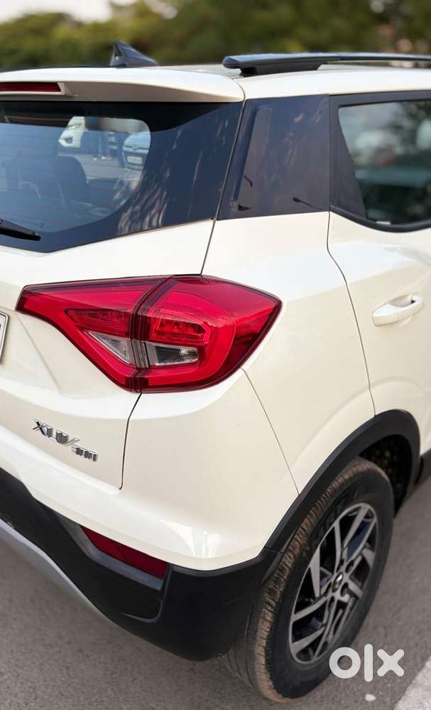 Mahindra Tuv 300 T8, 2022, Petrol