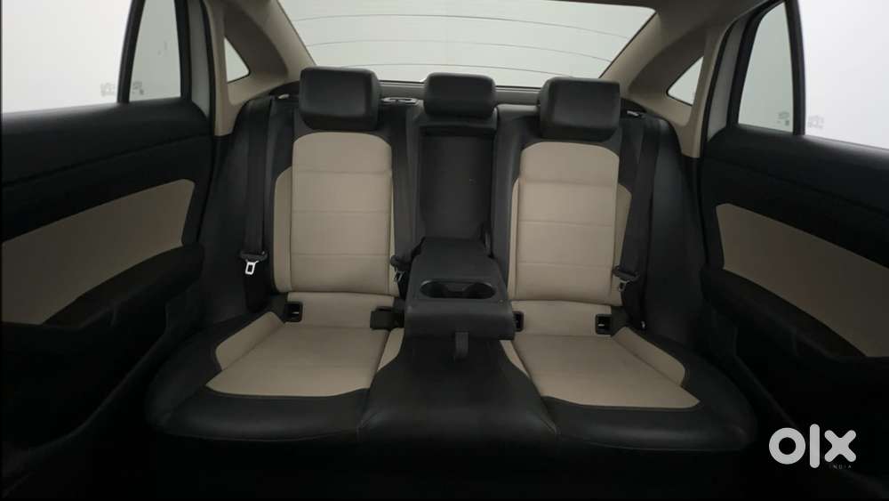 Skoda Slavia Style 1.0l Tsi At, 2022, Petrol