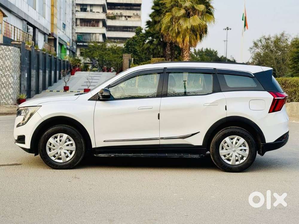Mahindra Xuv700 2.0 Mx Petrol Mt 5 Str, 2023, Petrol