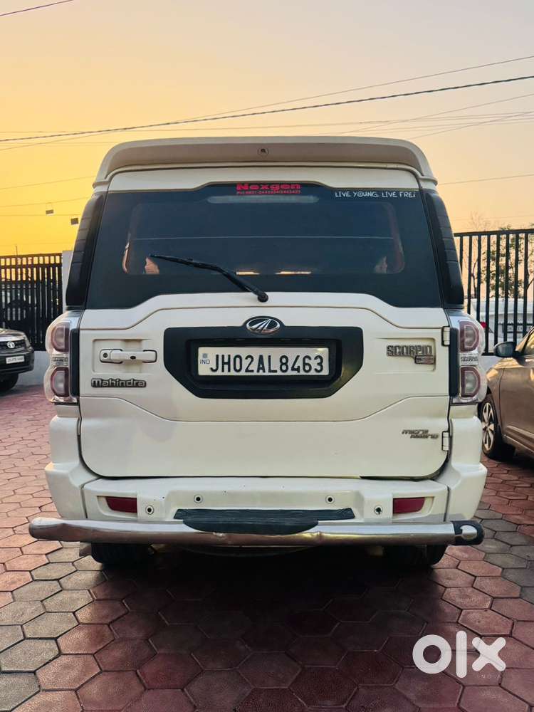 Mahindra Scorpio S10, 2016
