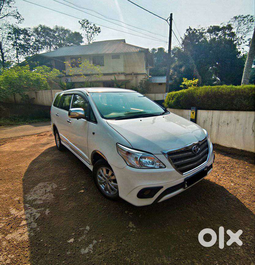 Toyota Innova 2.5 G (diesel) 8 Seater Bs Iv, 2015, Diesel