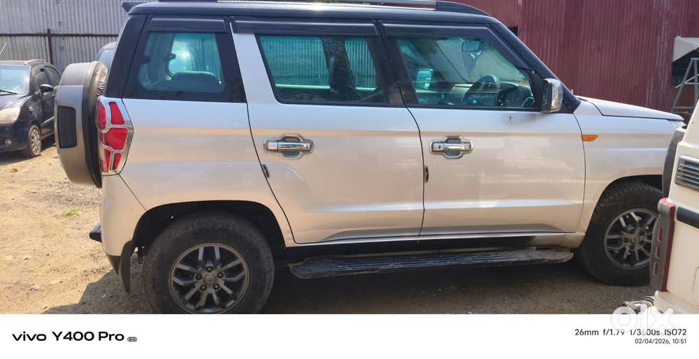 Mahindra Tuv 300 T10 Dual Tone, 2017