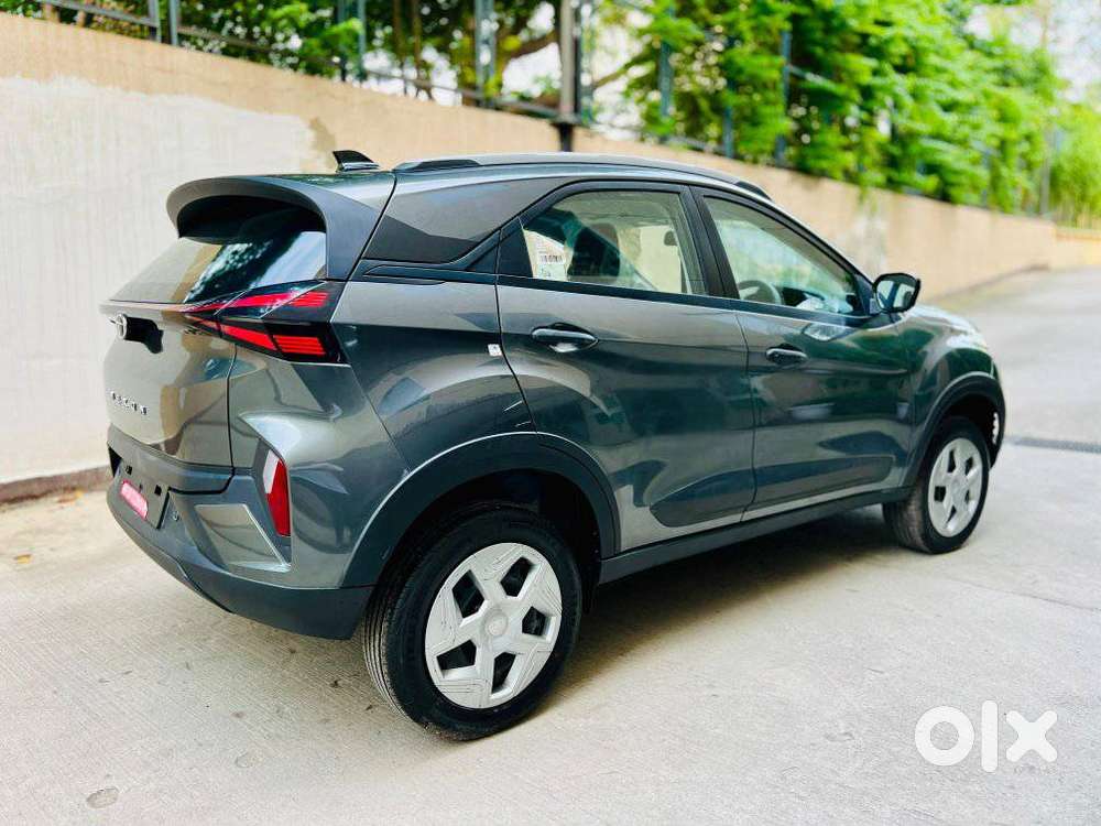 Tata Nexon Pure 1.2 Revotron Petrol 6 Mt, 2026, Petrol