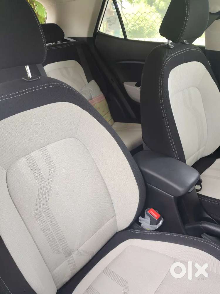 Hyundai Venue 2024 Petrol 11000 Km Driven