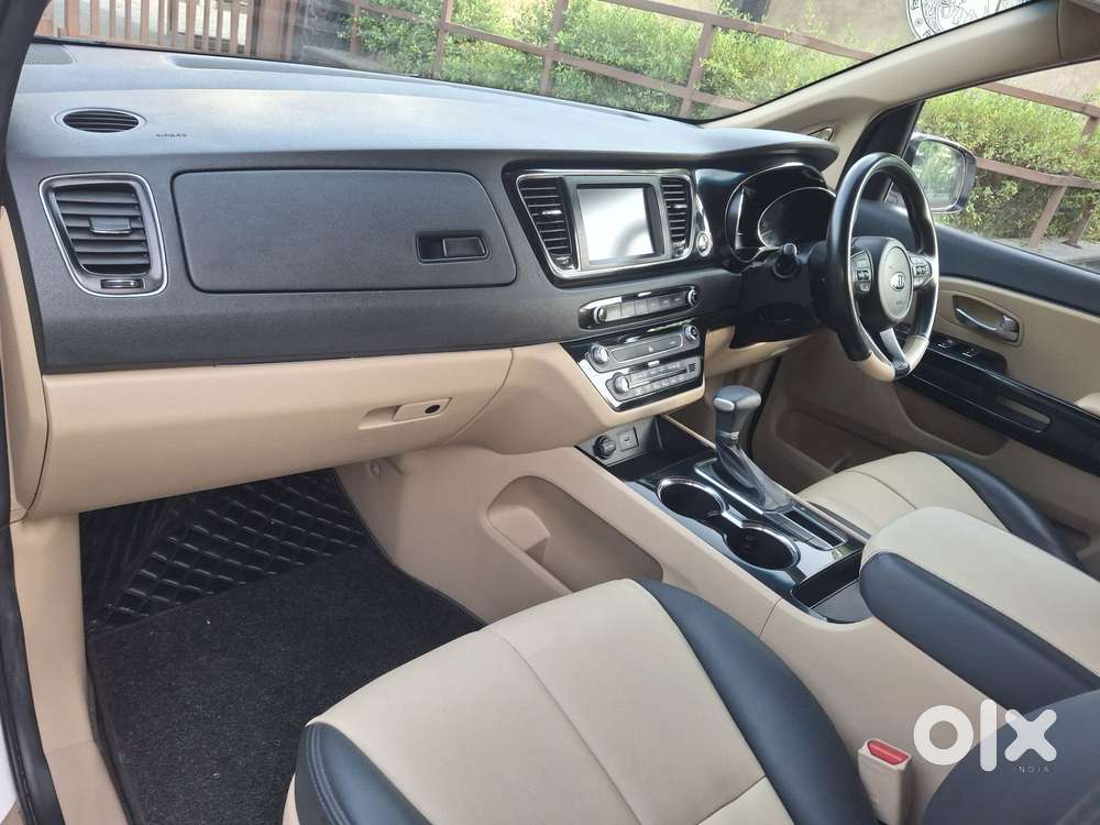 Kia Carnival Premium, 2021, Petrol