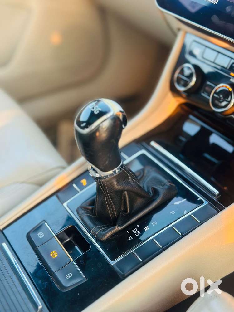 Skoda Superb Style 1.8 Tsi At, 2018, Petrol