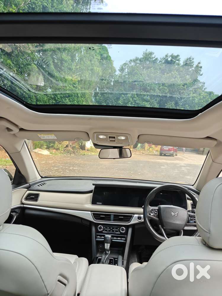 Mahindra Xuv700 2.0 Ax 7 Petrol At Str, 2024, Petrol