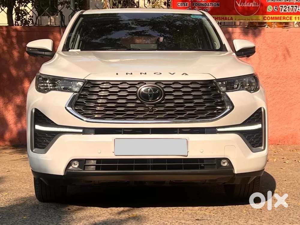 Toyota Innova Hycross 2.0 Zx (o) Hybrid 7 Str, 2025, Petrol