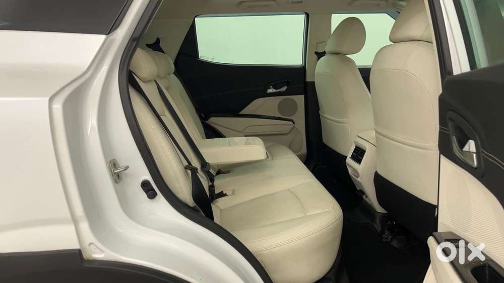 Mahindra Xuv 3xo Ax7l Petrol Mt, 2024, Petrol