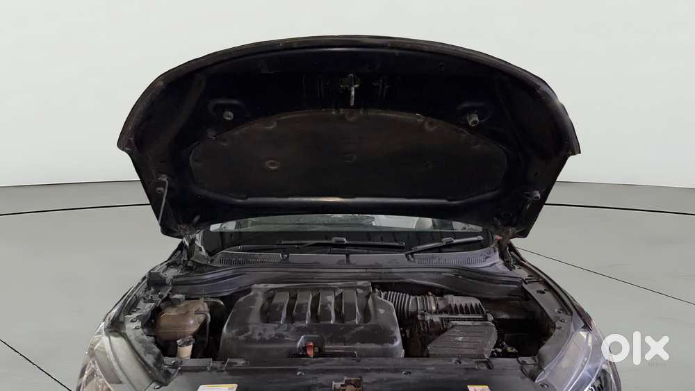 Mahindra Xuv700 2.0 Ax 7 Petrol Mt Str, 2023, Petrol