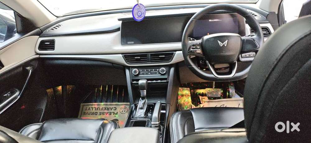 Mahindra Xuv700 2.0 Ax 5 Petrol At Str, 2022, Petrol