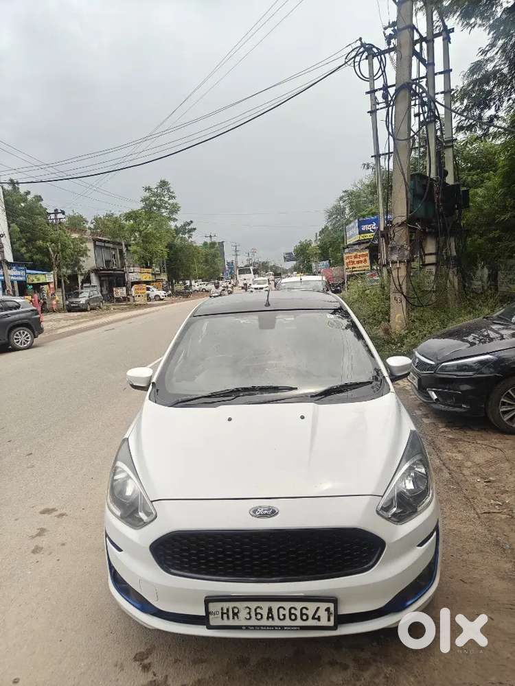 Ford Figo Titanium Blu 2020
