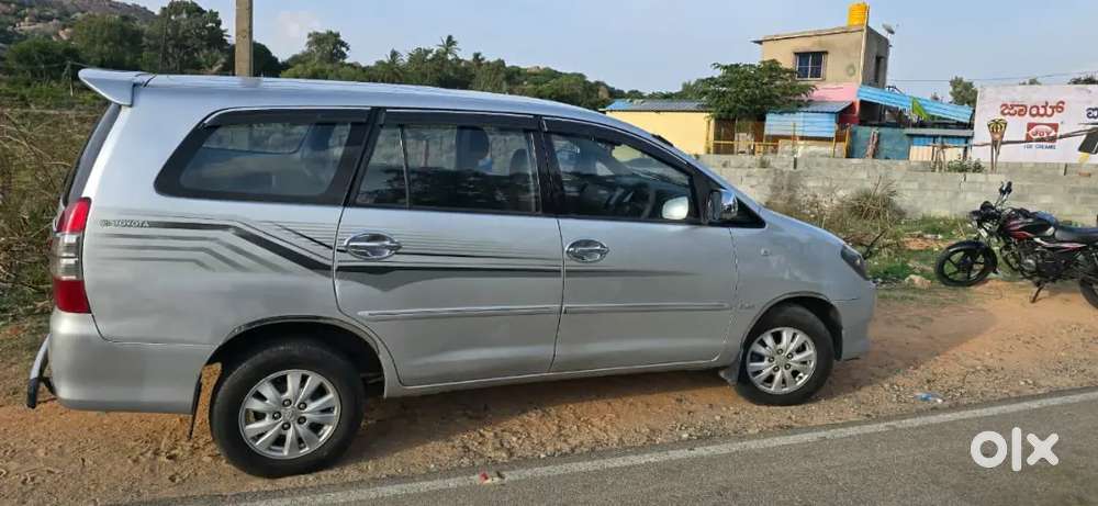 Toyota Innova 2.5 V 2011