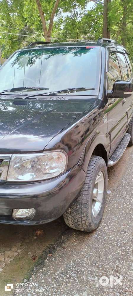 Black Colour Tata Safari