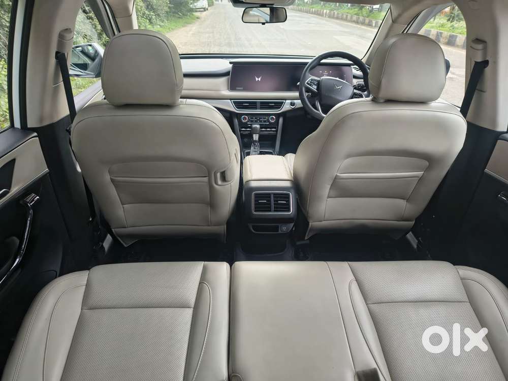 Mahindra Xuv700 Ax7l 6 Str At, 2023, Diesel