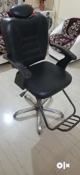 Beauty parlour best sale chair olx