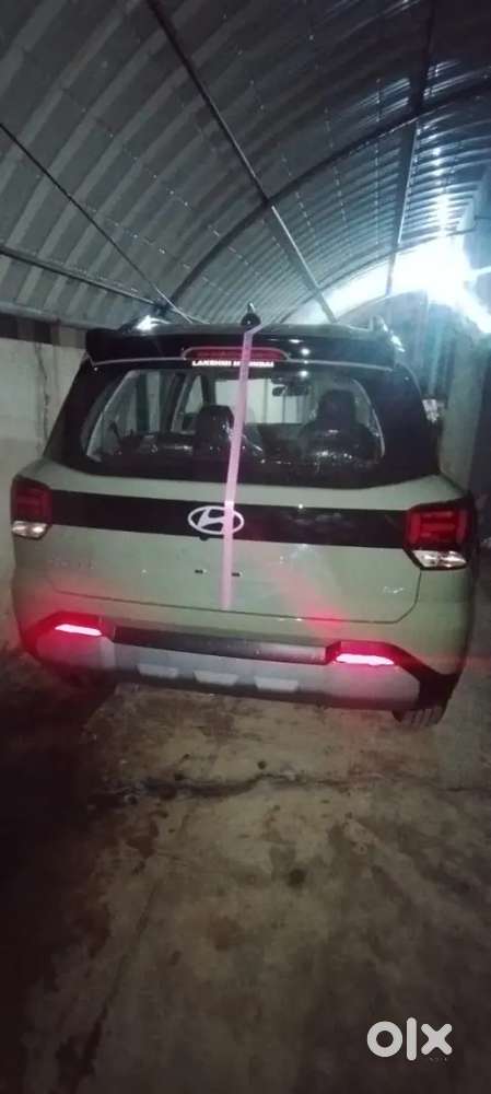 Sunroof Hyundai Exter 2025 Petrol 4000 Km Driven With Annual Toll Pass