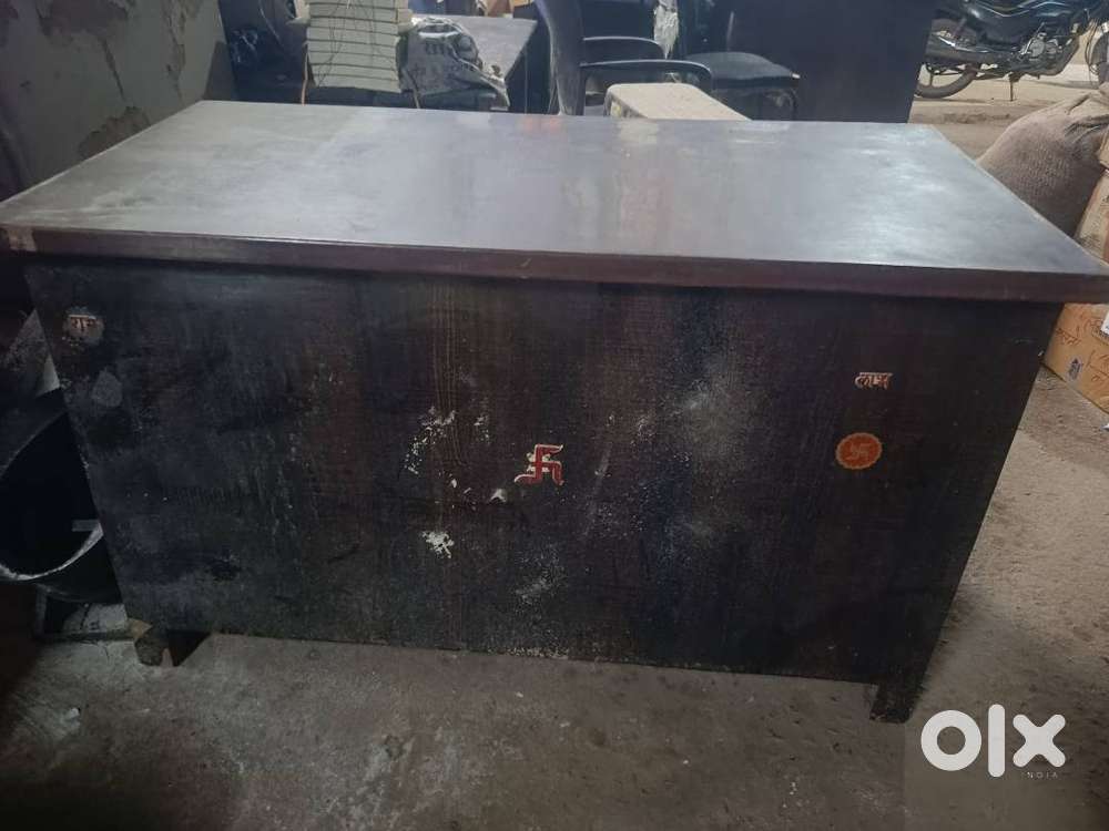 Shop counter