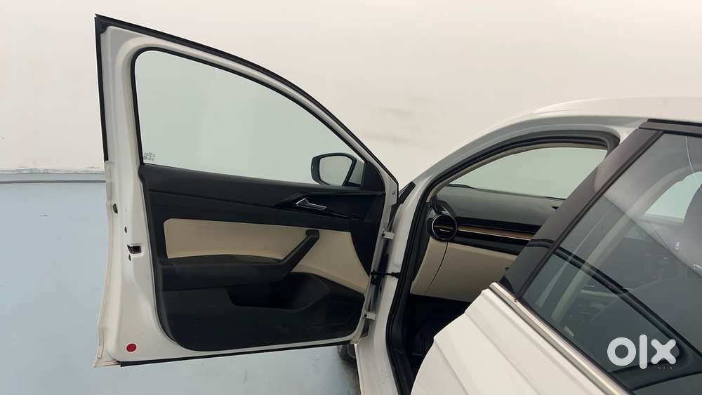 Skoda Slavia Style 1.0l Tsi Mt, 2023, Petrol