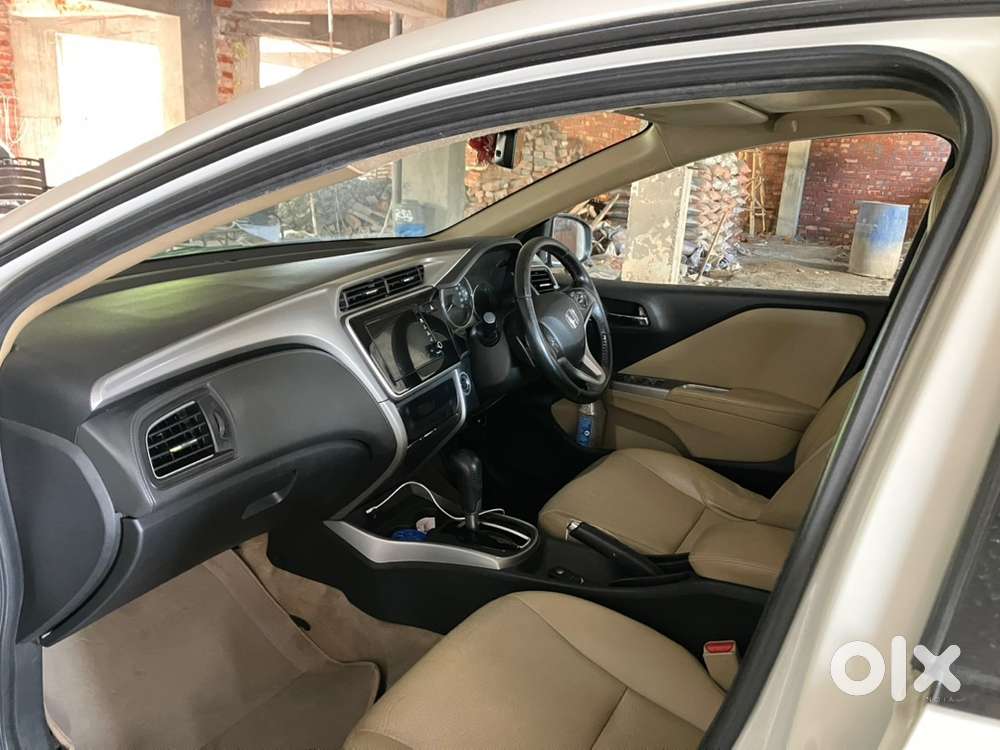 Scretch Less ,dent Less 1st Owner ,no Loan .demand 8,25,000