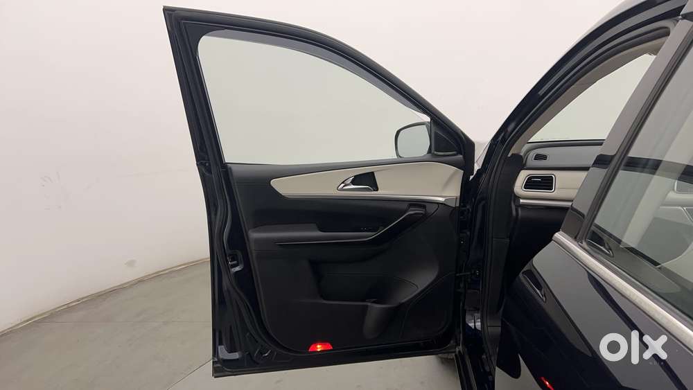 Mahindra Xuv700 2.2 Ax 7 Diesel Mt Luxury Pack Str, 2023, Diesel
