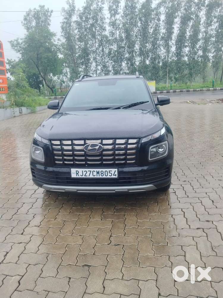 Hyundai Venue Sx 2023 Petrol.   22/12/2023 Model