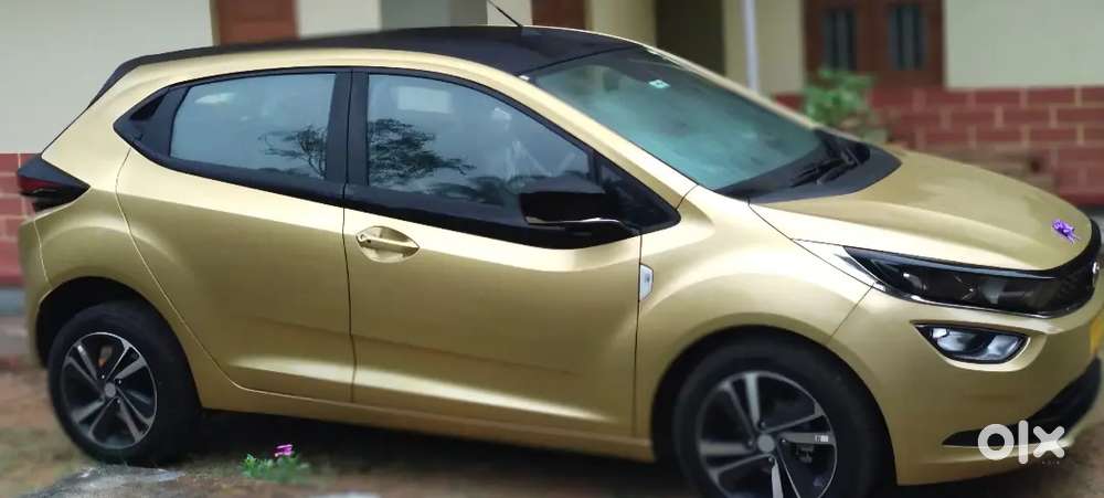 Tata Altroz Zx Petrol | Jan 2021 | Golden Black | 55,000 Km