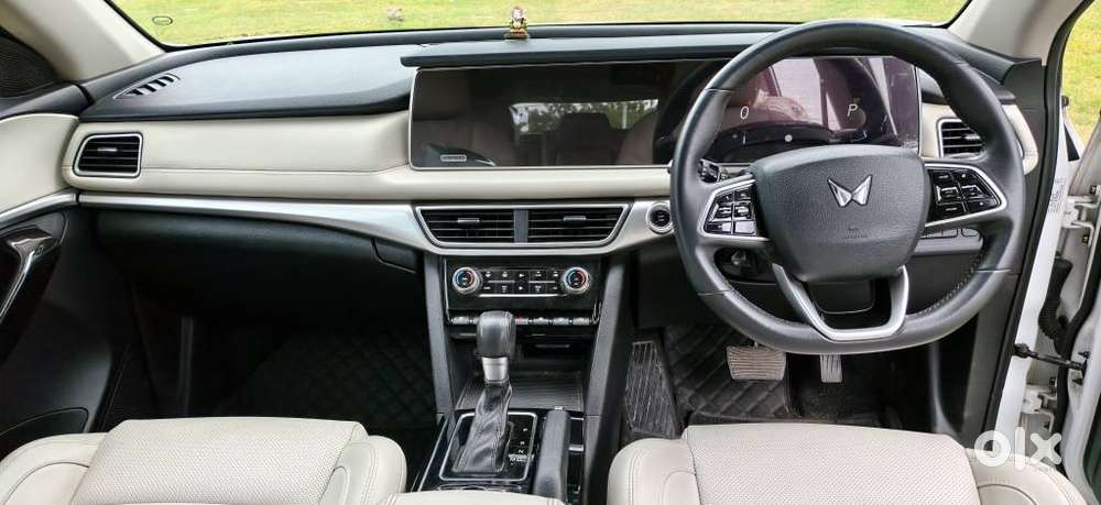 Mahindra Xuv700 2.2 Ax 7 Diesel At Str, 2023, Diesel