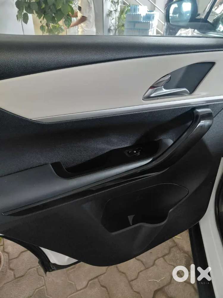 Mahindra Xuv700 Diesel 2022 Ax7