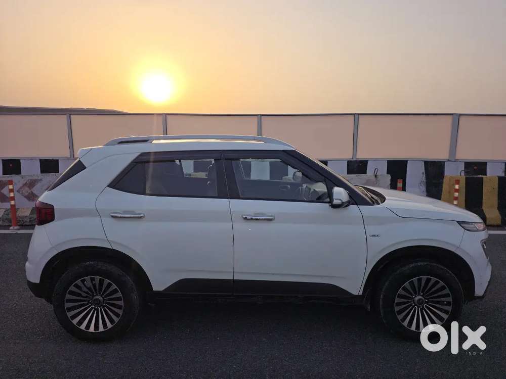 Hyundai Venue 2021 Petrol Well Maintained