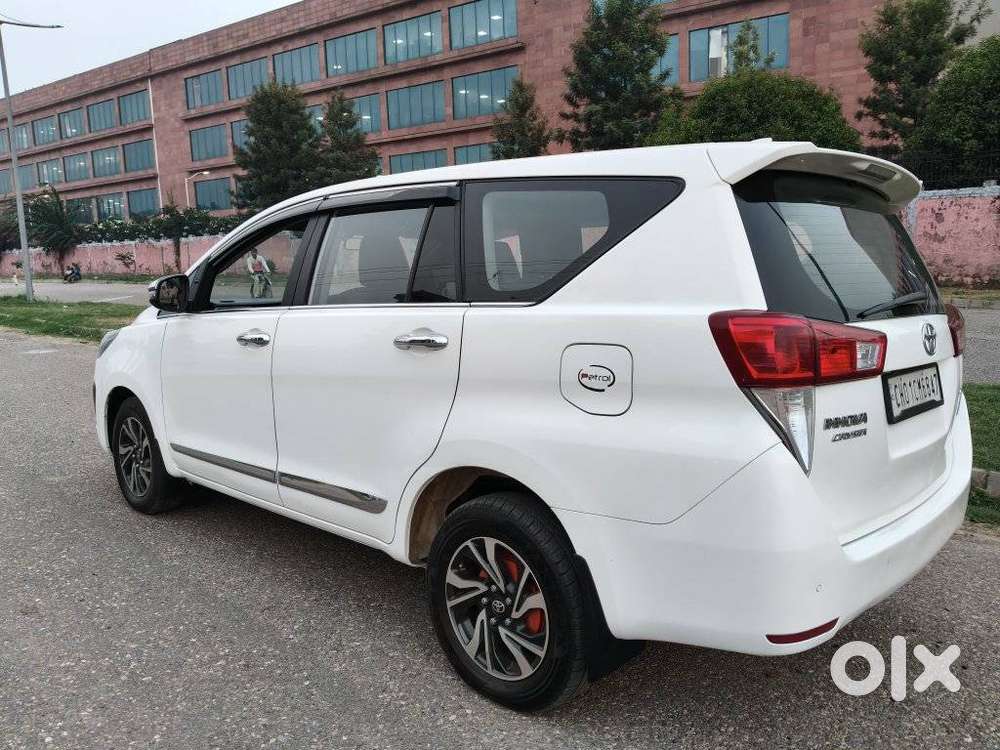 Toyota Innova Crysta 2.7 V, 2022, Petrol