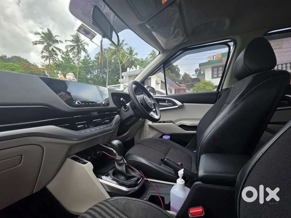 Kia Carens 2023 Petrol Well Maintained