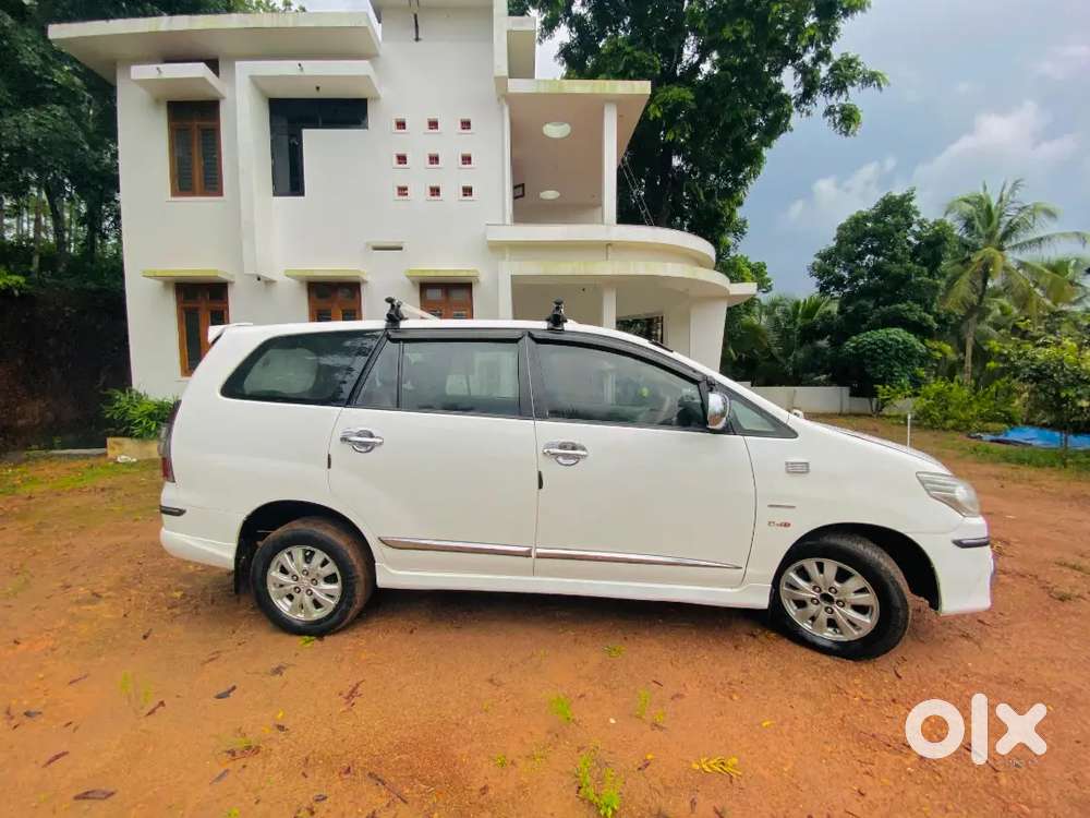 Toyota Innova 2012
