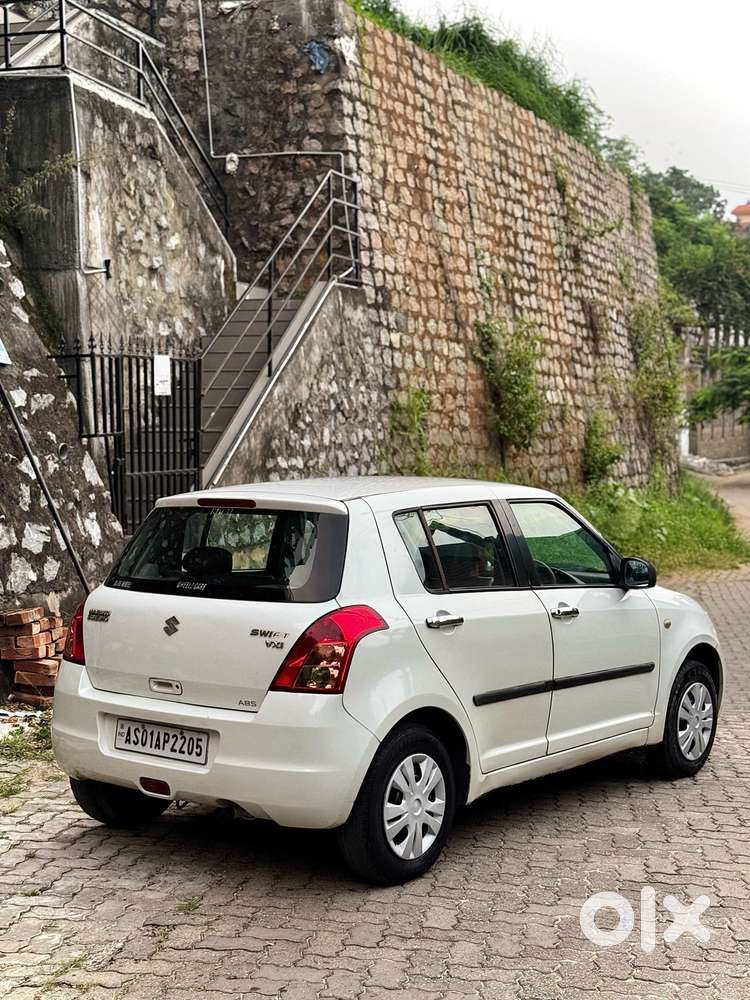 Maruti Suzuki Swift Vxi 1.2 Abs Bs-iv, 2010, Petrol