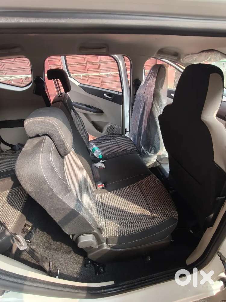 Renault Triber 1.0 Rxz Dual Tone 2025