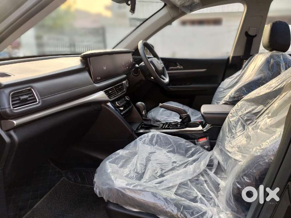 Mahindra Xuv700 2.2 Ax 7 Diesel At Str, 2025, Diesel