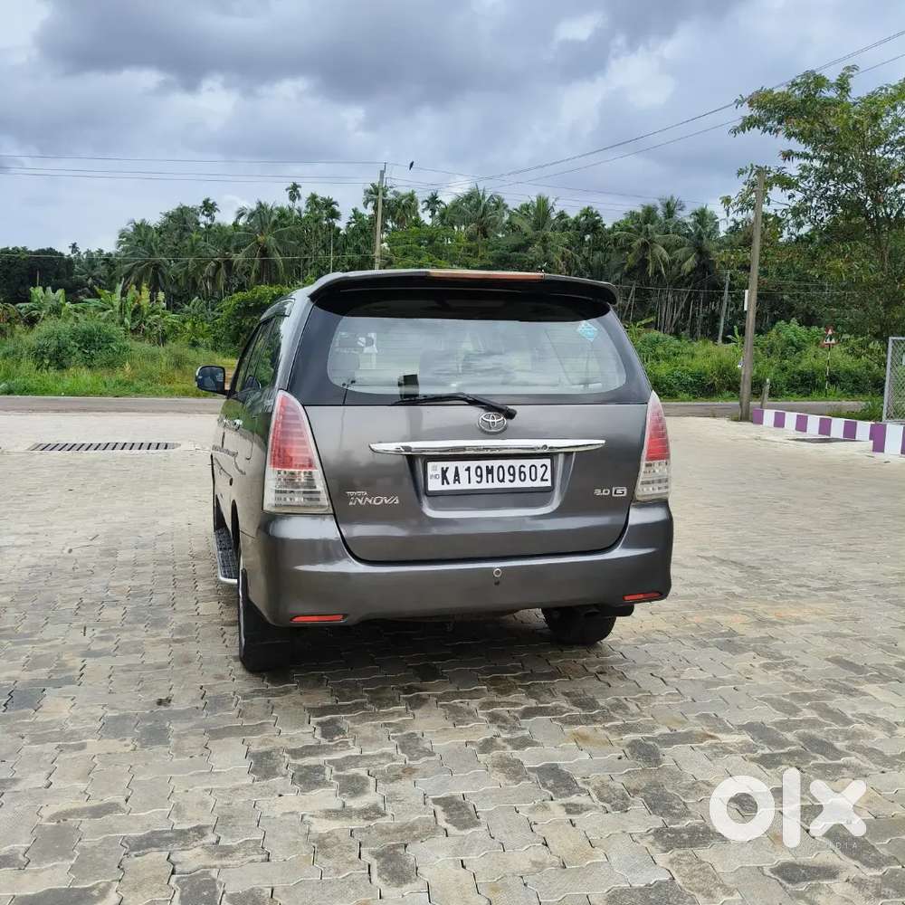 Toyota Innova 2010 Petrol Well Maintained