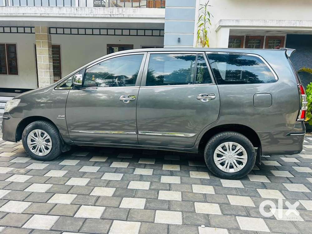 Family Used Neat And Clean Toyota Innova 2010 Diesel 194000 Km Driven