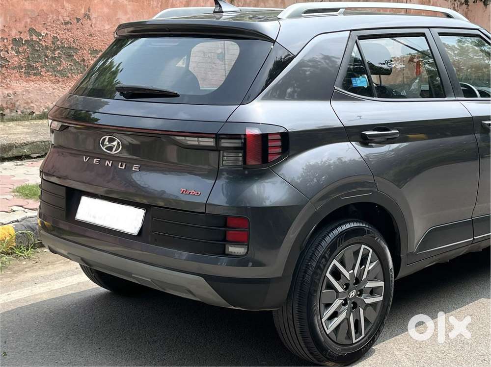 Hyundai Venue 1.0 S (o) Turbo Dct, 2023, Petrol