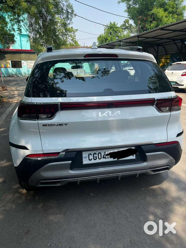 Kia  Sonet Diesel Manual With Sunroof